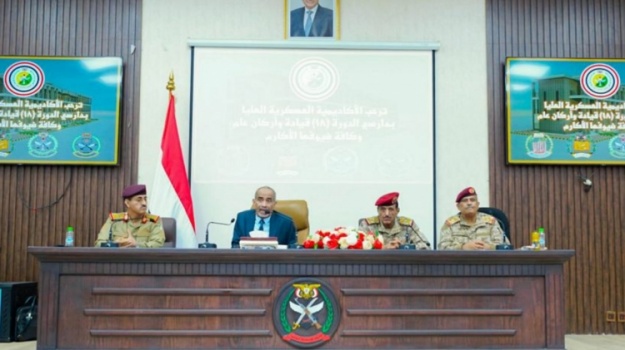 الفريق الصبيحي يؤكد الرهان على الكفاءات العسكرية في استعادة الدولة وإنهاء الانقلاب خلال استقباله الدفعة 18 قيادة وأركان بعدن
