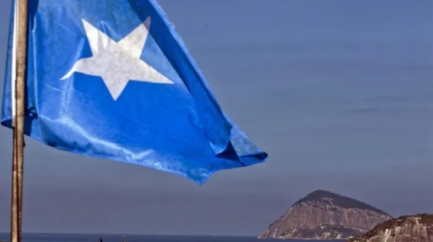 الصومال يعلن فتح تحقيق حول استخدام غير مصرح به لأجوائها لتهريب عيدروس الزبيدي إلى الإمارات