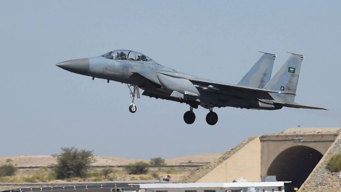 التحالف ينشر صورا جديدة تظهر لحظة استهداف تحصينات مليشيا الحوثي في مأرب