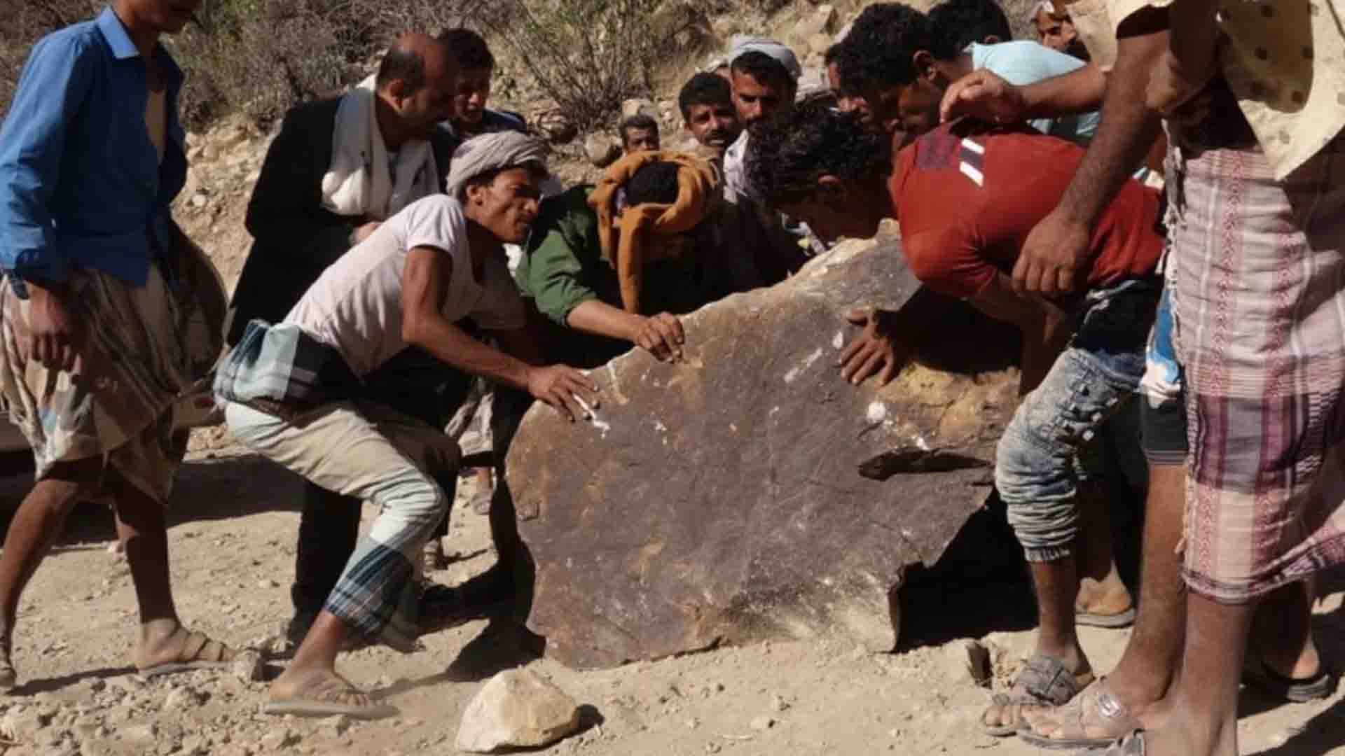 بالفيديو: شريان الحياة الجديد لتعز.. استمرار العمل في طريق زريقة الشام