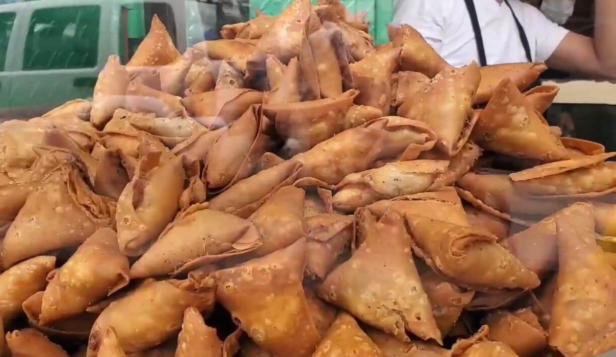 شاهد: سمبوسة رمضان في اليمن.. وجبة عمل وحياة