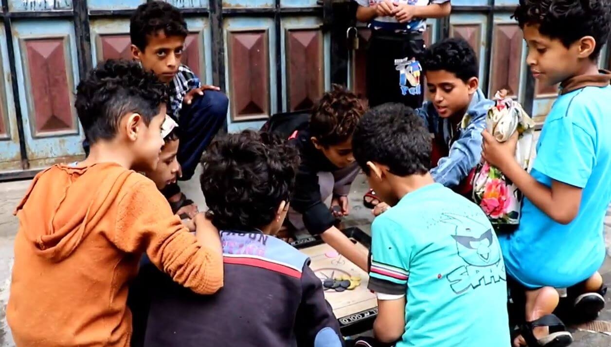 شاهد: يوميات أطفال تعز خلال رمضان.. هذه اللحظات تبقى في الذاكرة