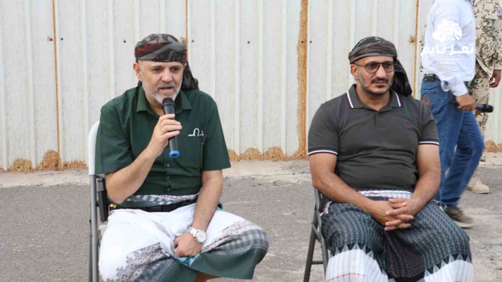 بالفيديو: محافظ تعز من المخا​: عدونا الأول هو الحوثي وطارق صالح شريكنا