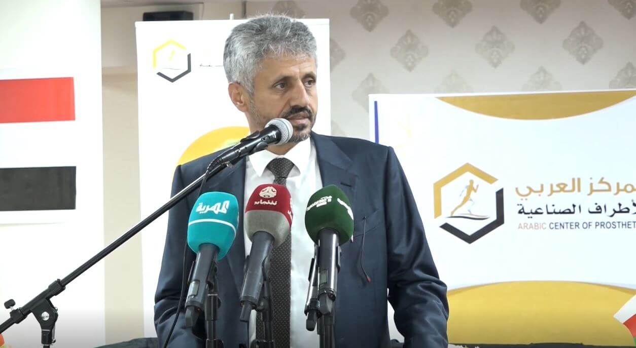 شاهد: الشيخ حمود سعيد المخلافي يعلن انشاء مستشفى خاص بالمشلولين في تعز وينتقد الحكومة