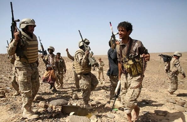 شاهد: احتفال الجيش والمقاومة بتحرير مديرية الزاهر في البيضاء