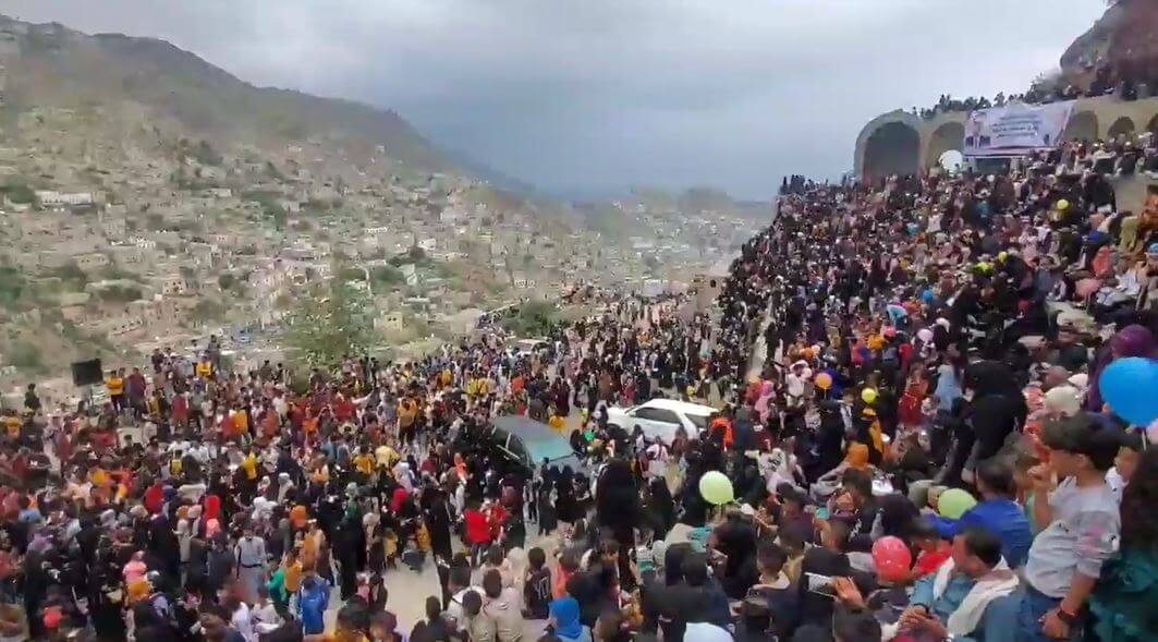 شاهد: أجواء العيد في قلعة القاهرة بتعز بحضور الفنان العمار العزكي