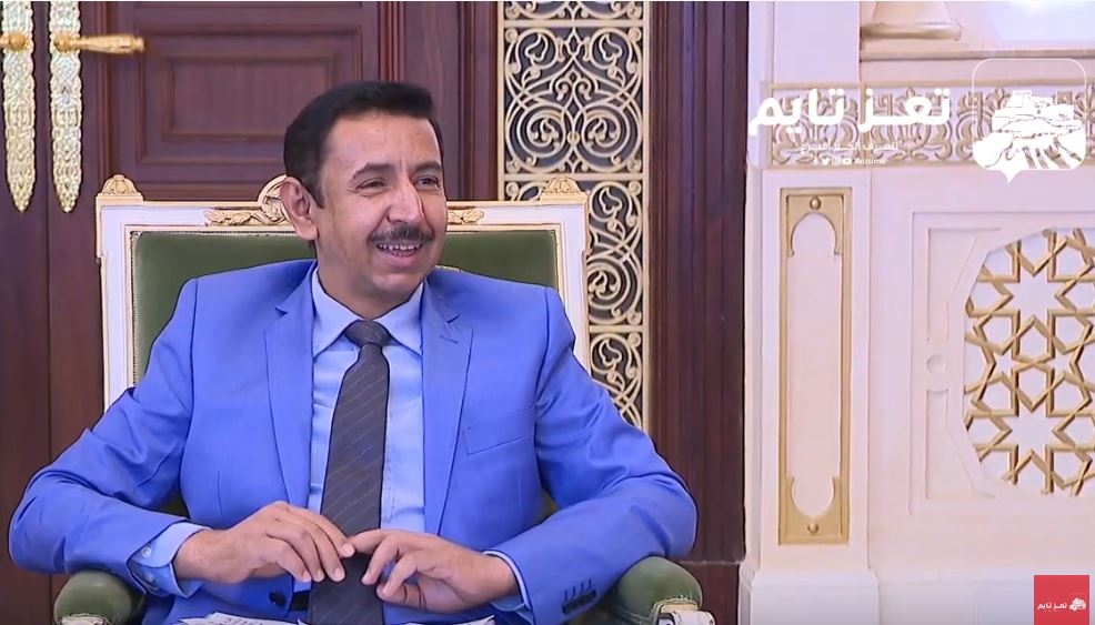 محافظ شبوة يطلع الرئيس هادي على إنجاز وتنفيذ أكثر من 300 مشروع