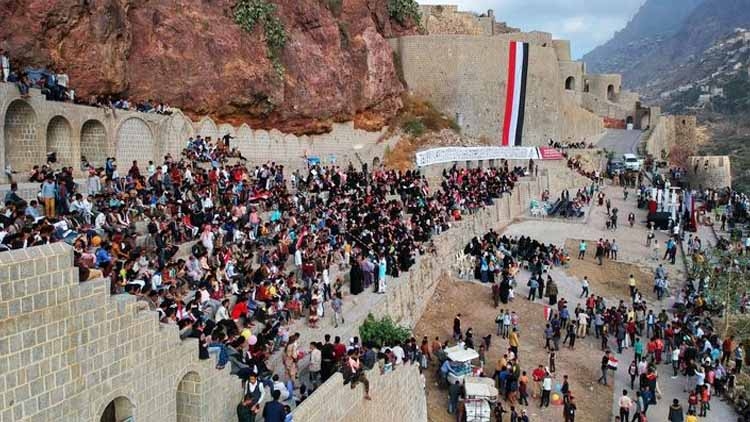 شاهد​: تعز تبدأ الاحتفال بالذكرى العاشرة لثورة 11فبراير من قلعة القاهرة