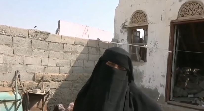 استغاثة امرأة قصف الحوثيون منزلها في الحديدة وأصبحت مع أطفالها دون مأوى