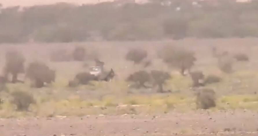 #شاهد​: لحظة تدمير الجيش آلية عسكرية للحوثيين في معارك #مأرب​