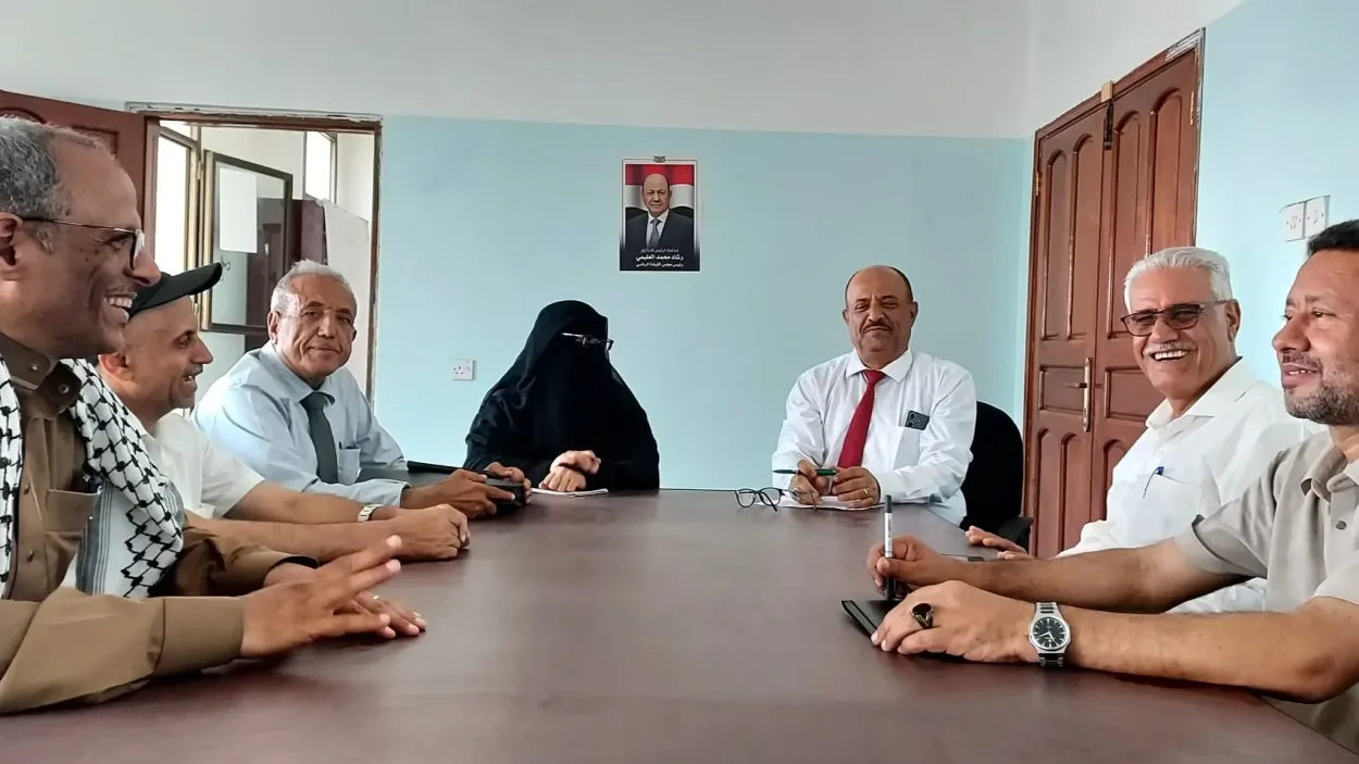 مبادرة "إنقاذ التعليم" تناقش مع تربية تعز سبل استقرار العام الدراسي