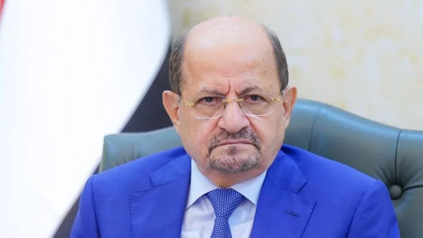 رئيس الوزراء يتابع معارك تعز والحديدة ويوجه برفع الجاهزية العسكرية والأمنية