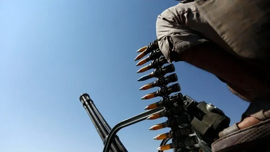 تعز.. مقتل قيادي حوثي وإسقاط مسيرتين هجوميتين واستمرار الاشتباكات