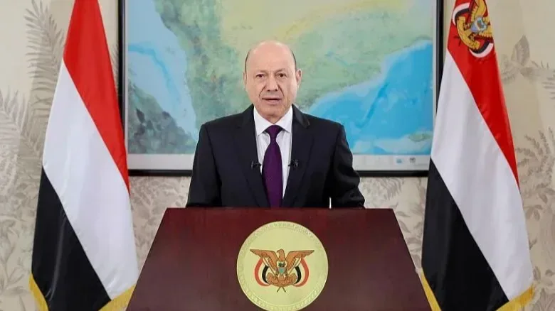 الرئيس رشاد العليمي يحيي انتصارات القوات المسلحة في تعز والحديدة ويوجه بمواصلة العمليات