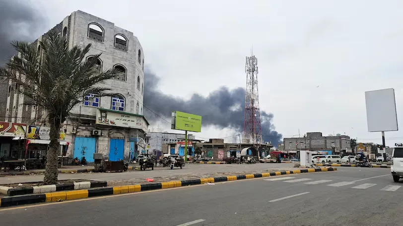 السلطة المحلية بتعز: الهجوم الحوثي على ميناء المخا جريمة حرب استهدفت الشريان الاقتصادي والإغاثة