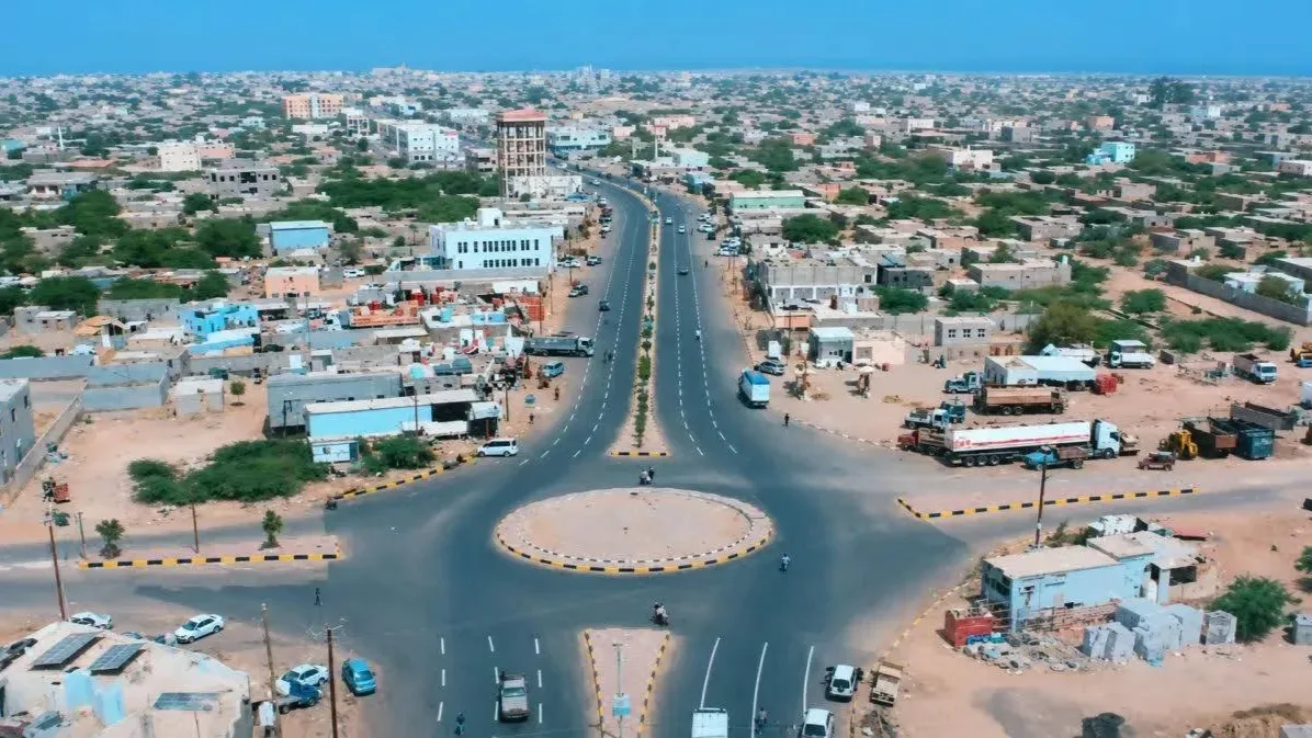 رويترز: أسلحة ومشورة إيران ساعدت الحوثيين في اليمن على السيطرة على المخا