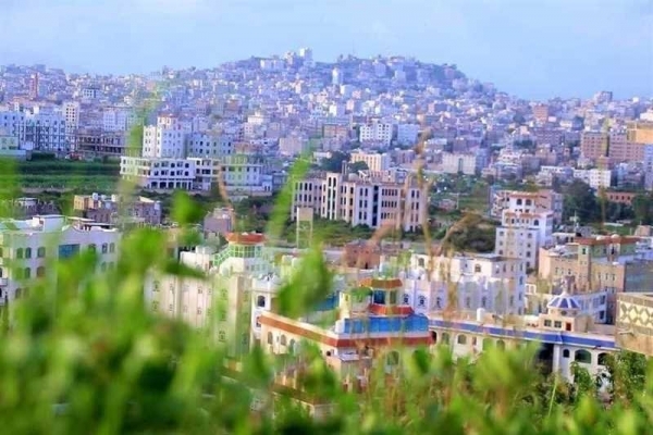 قيادي في المليشيا يسطو على منازل المواطن في محافظة إب