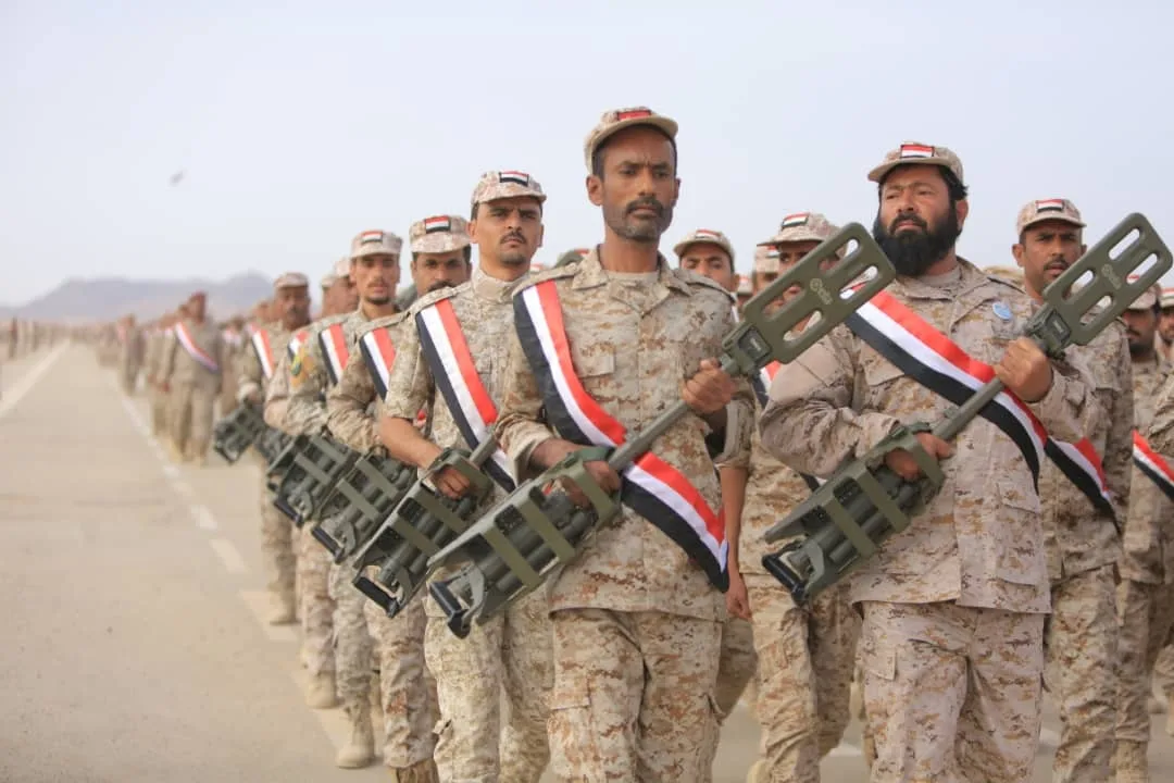 الرئيس العليمي يشيد بجاهزية القوات المسلحة ويؤكد على وحدة الجبهات والتنسيق العسكري والأمني