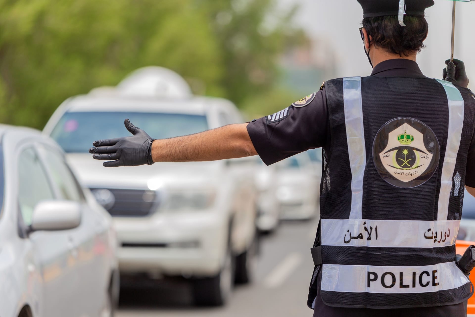الأجهزة الأمنية السعودية: ضبط 21 شخصا بينهم 18 وافدا يمنيا لانتحالهم صفة غير صحيحة