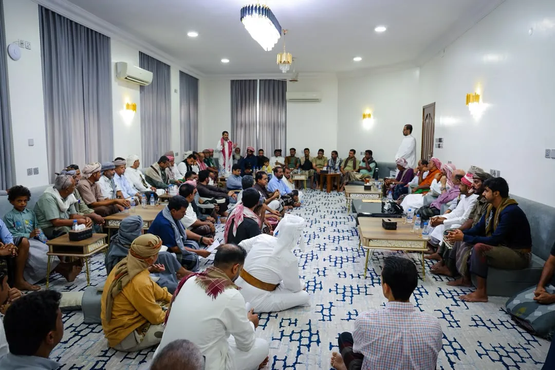 الخنبشي يلتقي وفداً من رئاسة حلف قبائل حضرموت ويؤكد أهمية توحيد الصف والرؤى لخدمة أبناء المحافظة 