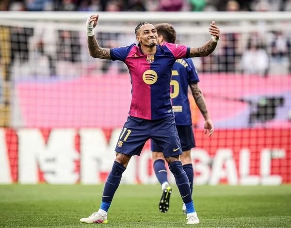 رافينيا يقود برشلونة للفوز على سيلتا فيغو بالدوري الإسباني