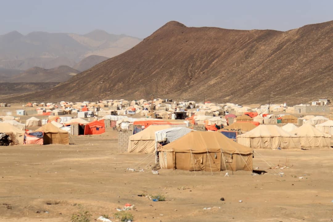 بسبب الغارات الأمريكية... نزوح 70 أسرة من مناطق الحوثيين الى المناطق المحررة