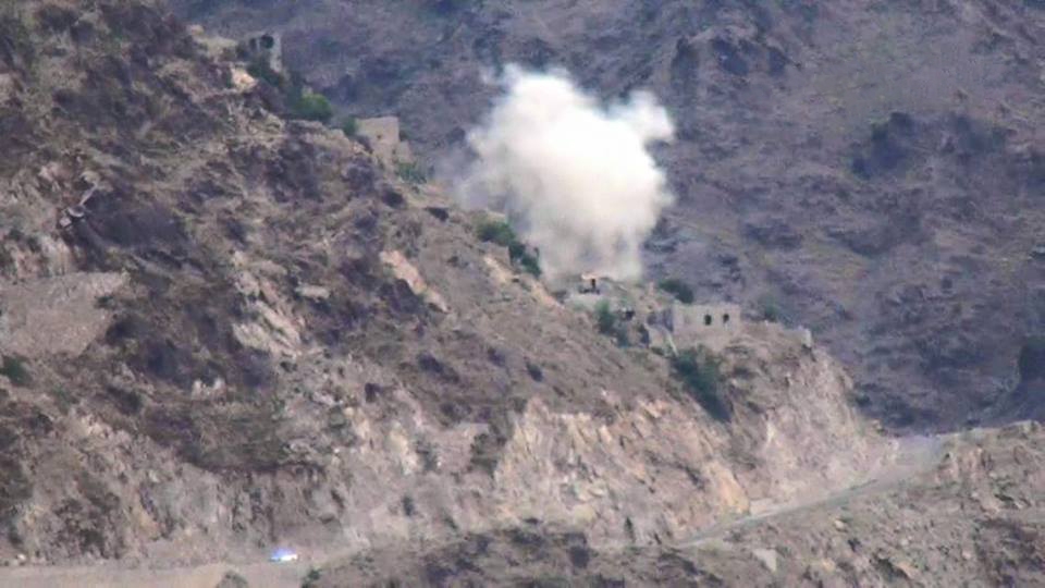 مصادر محلية: مليشيا الحوثي تستهدف بمدفعية الهاون قرية كبار الصياحي غربي مدينة تعز