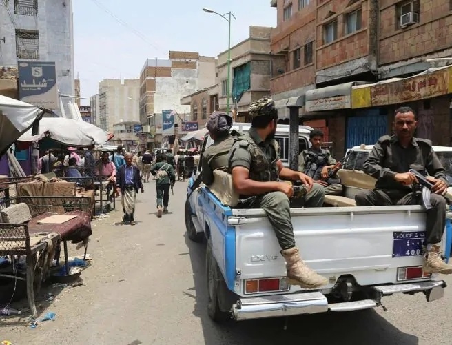 تبادل إطلاق نار يسفر عن مقتل شاب في مديرية الشمايتين غربي تعز
