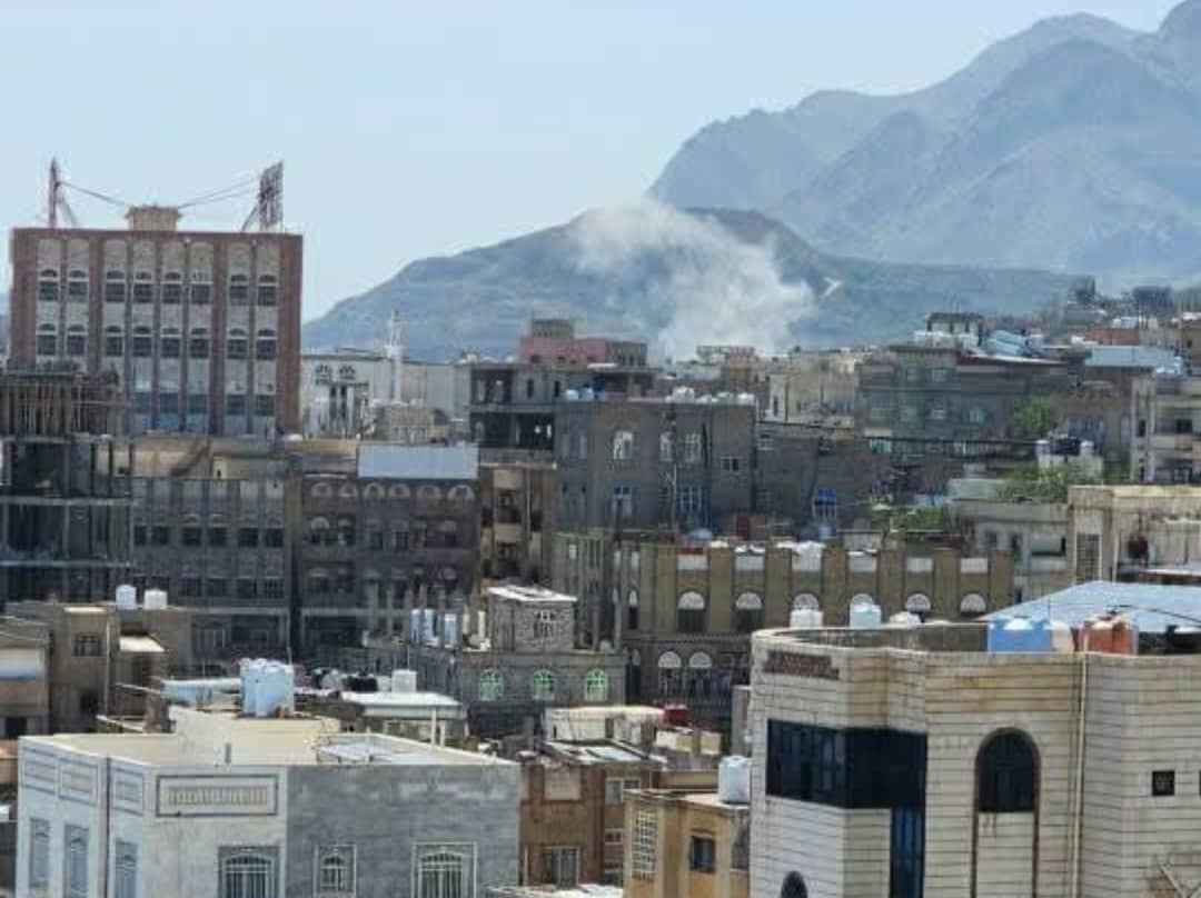 مراسل تعز تايم: الحوثيون يشنون قصفًا مكثفًا على مدينة تعز