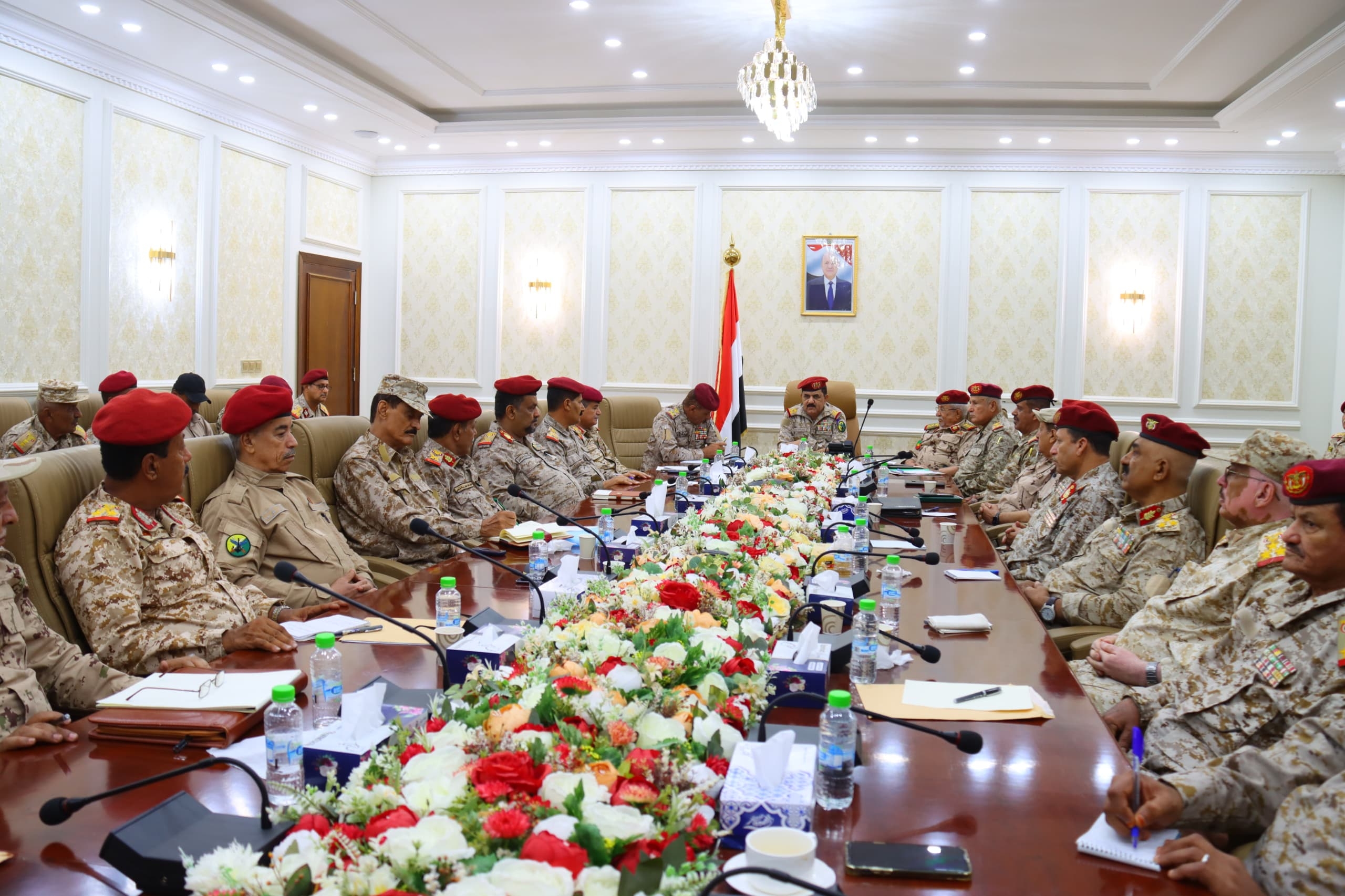 الداعري يترأس اجتماعاً موسعاً لقيادة وزارة الدفاع ورؤساء الهيئات ومدراء الدوائر