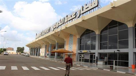 وزارة النقل تحث على سرعة صيانة مدرج الهبوط والإقلاع بمطار عدن