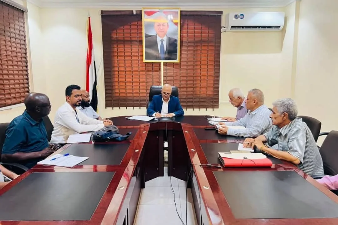 وزير المياه والبيئة يوقع اتفاقيات لمشاريع مياه في عدن وتعز بمبلغ ميلون و260 ألف دولار.