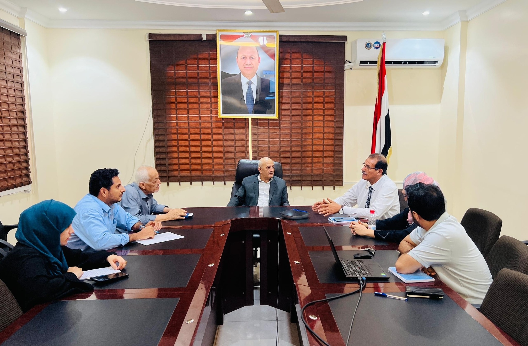 وزير المياه يبحث مع برنامج الأمم المتحدة الخطوات النهائية لمشروع تعزيز إمدادات المياه في تعز