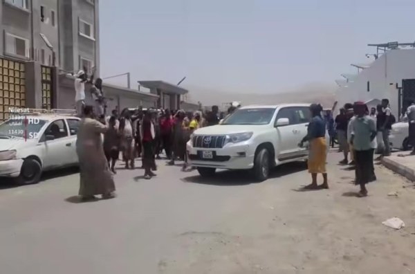 اللجنة البرلمانية تباشر أعمالها في مأرب.. وتعليق مهمة لجنة حضرموت بفعل ضغوط الانتقالي