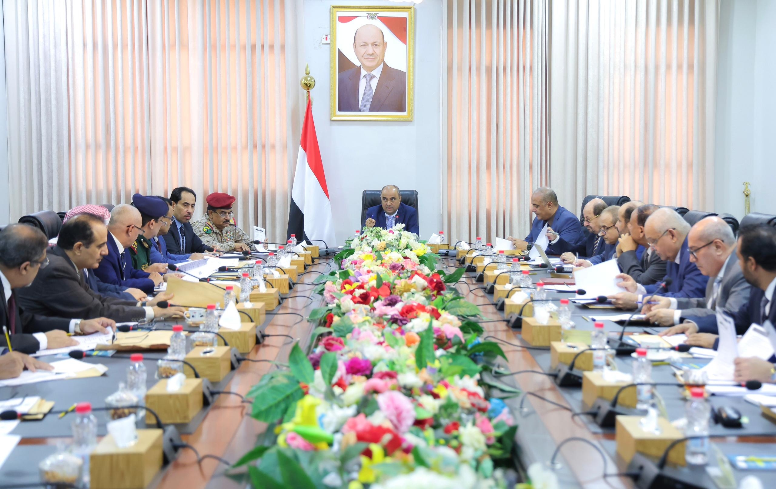 مجلس الوزراء يناقش التطورات الاقتصادية والخطط المنسقة مع البنك المركزي لمواجهة تراجع العملة