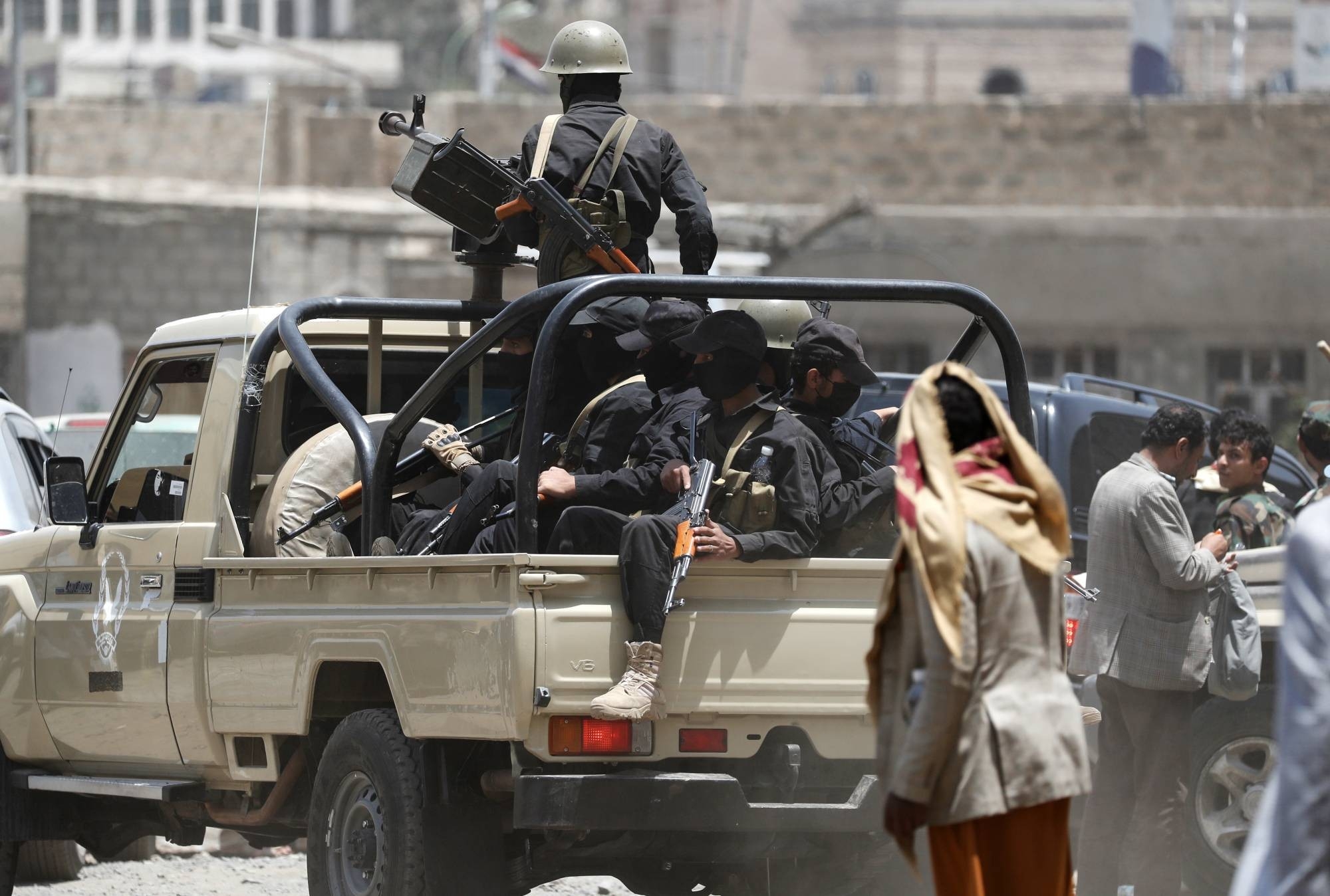 إدانات حقوقية لاختطاف مليشيا الحوثي أكثر من 12 معلمًا في ماوية بمحافظة تعز