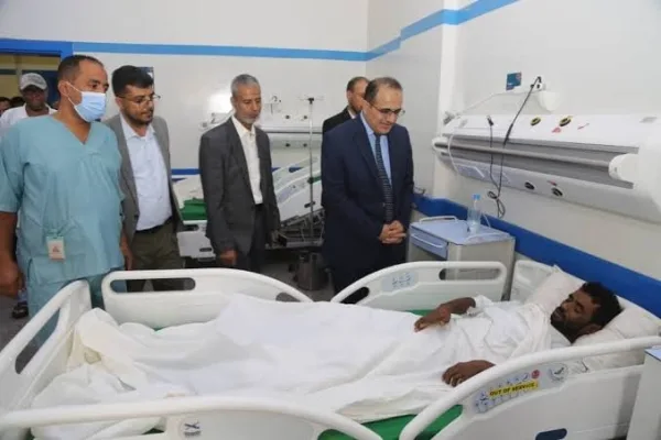 وزير الصحة اليمني يوجه برفع جاهزية المستشفيات وتعزيز مخزونات الطوارئ