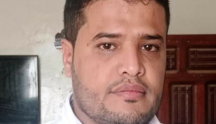مصدر أمني يوضح خلفية احتجاز الصحفي "حمود هزاع" وإحالته للقضاء العسكري