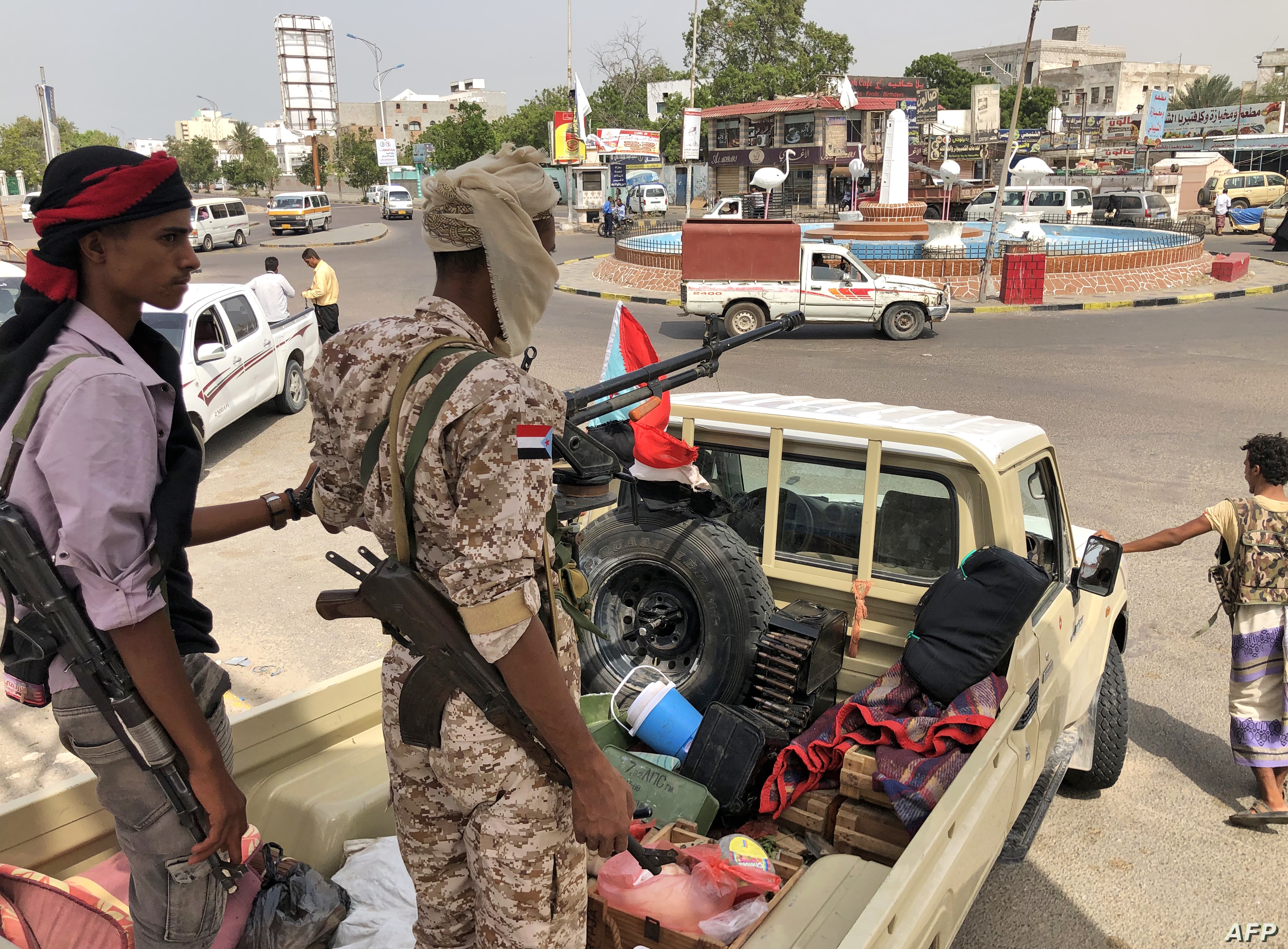 مقتل جنديين وإصابة 11 آخرين جراء انفجار عبوتين ناسفتين في أبين