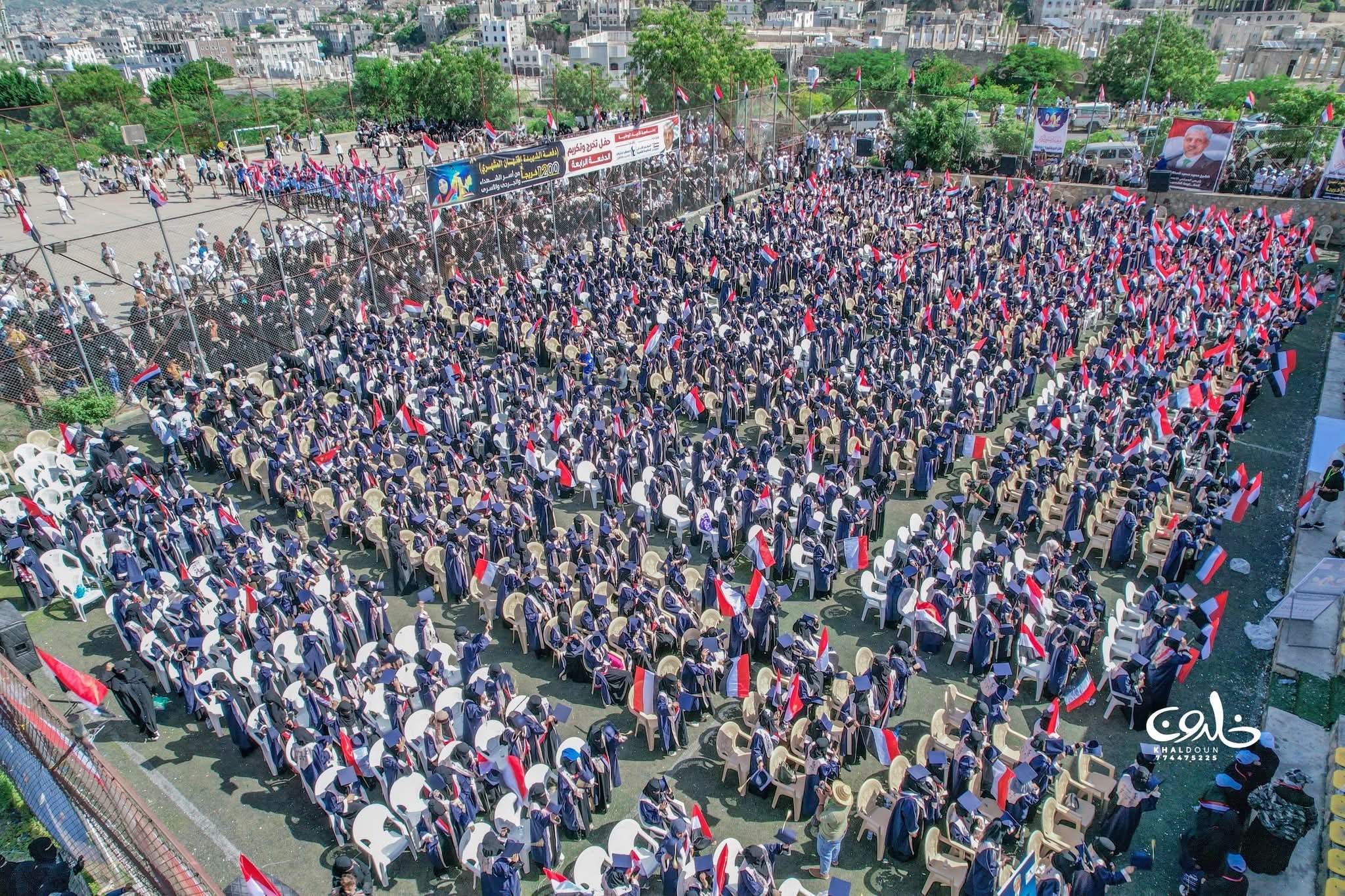 برعاية الشيخ حمود سعيد المخلافي.. تعز تحتفي بتخرّج 1200 من الجرحى وأسر الشهداء والأسرى من معهد "احتراف"