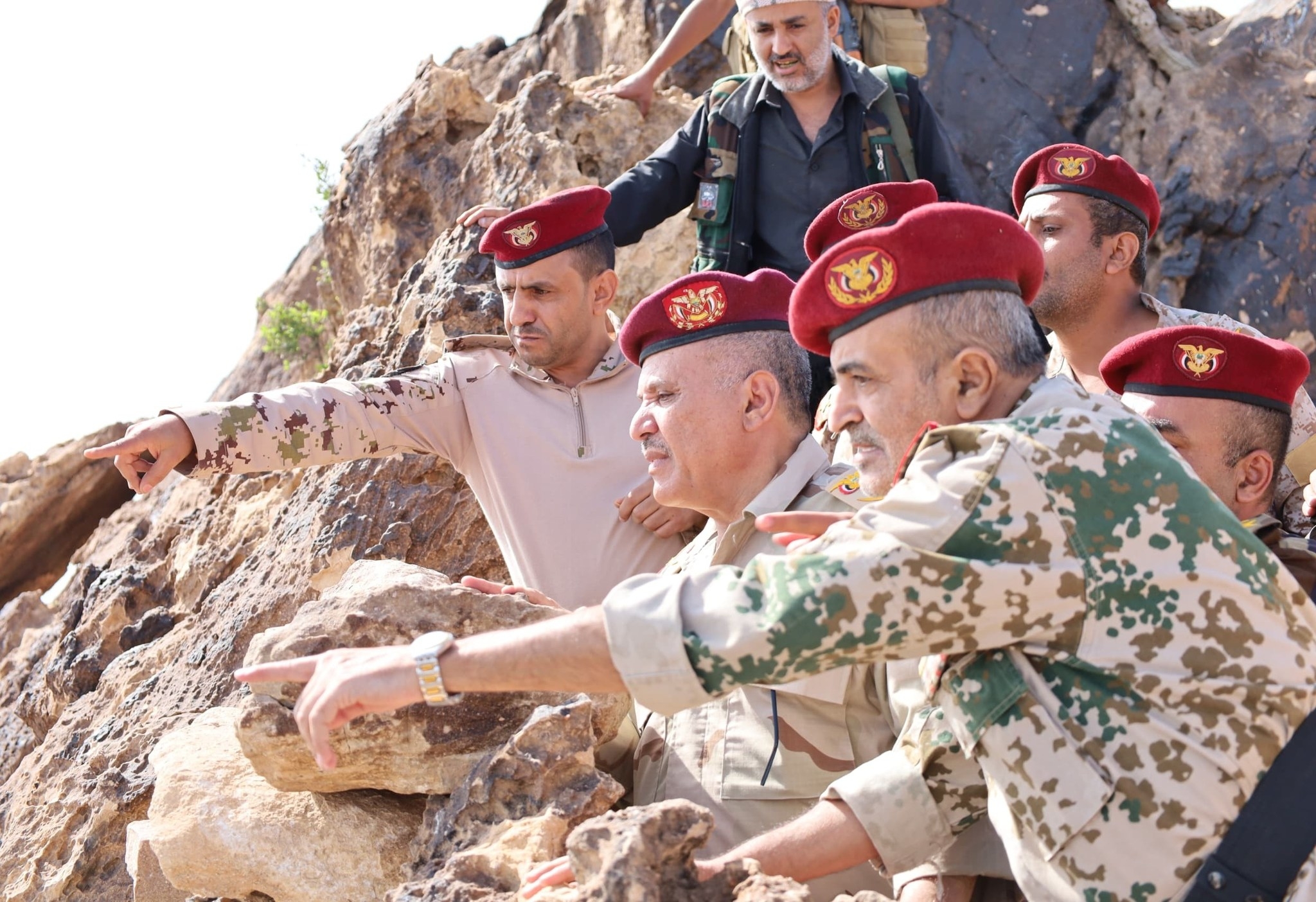 الأحزاب تدعو أبناء تعز إلى التماسك والالتفاف حول الجيش وتؤكد أن معركة التحرير هي مسألة كرامة ووجود