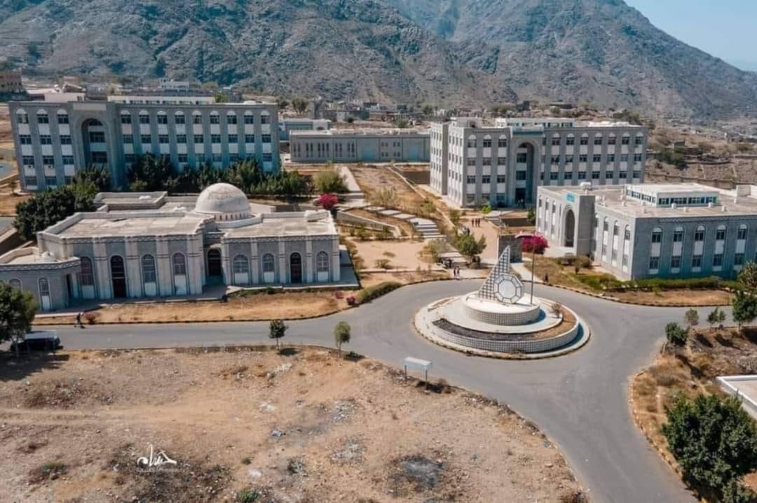 رواتب منقطعة منذ 4 أشهر.. أكاديميو جامعة تعز يوجهون نداءً عاجلاً لإنقاذ التعليم العالي في اليمن