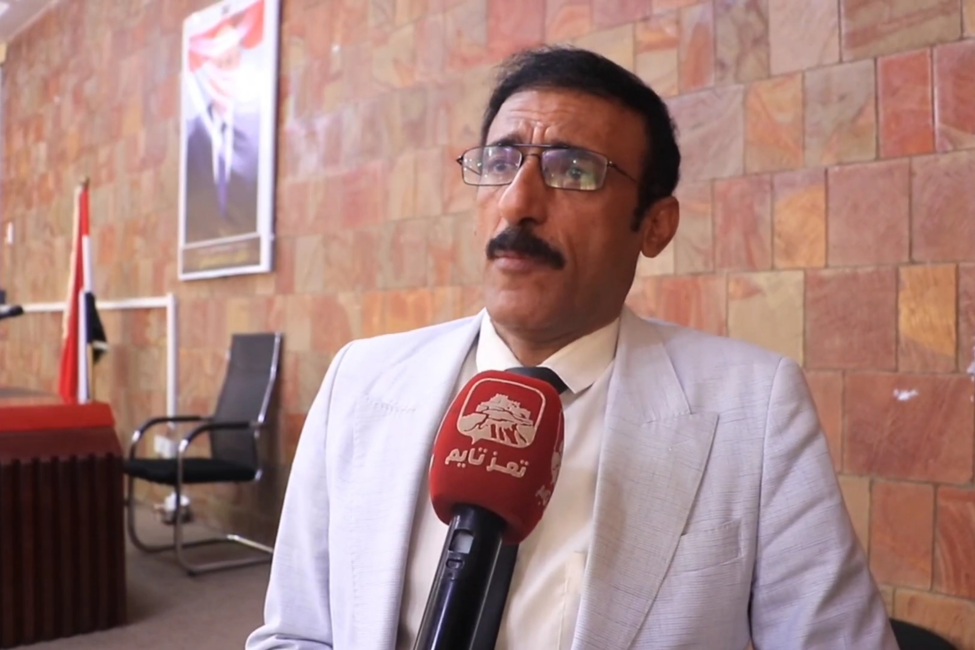 متحدث السلطة المحلية يؤكد لـ" تعز تايم "بدء تنفيذ القرار الرئاسي للإصلاح الاقتصادي ومتابعة أداء المؤسسات الحكومية