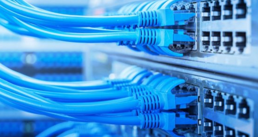الحكومة الشرعية تتعهد باستعادة قطاع الاتصالات من الحوثيين