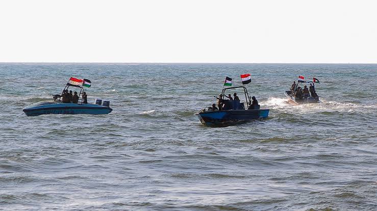 ناطق القوات المشتركة: مقتل 5 عناصر حوثية إثر استهداف القوات البحرية اليمنية زورقًا حربيًا في البحر الأحمر