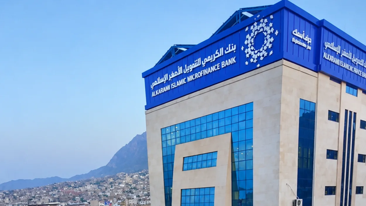وكلاء دقيق في تعز يشكون من سقف الإيداع في بنك الكريمي ويحذرون من تأثيره على المخزون الغذائي