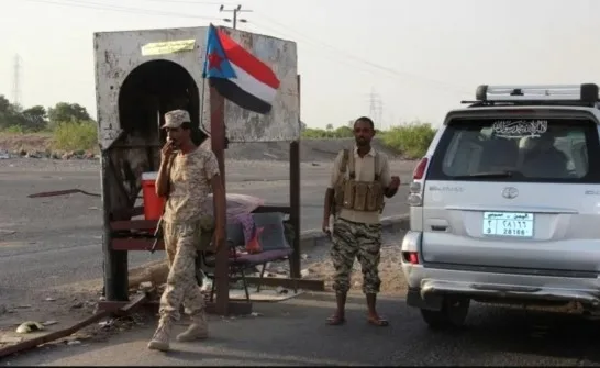 صحفي سعودي يكشف تفاصيل ما دار في الساعات الأخيرة للرئيس العليمي قبل مغادرته عدن