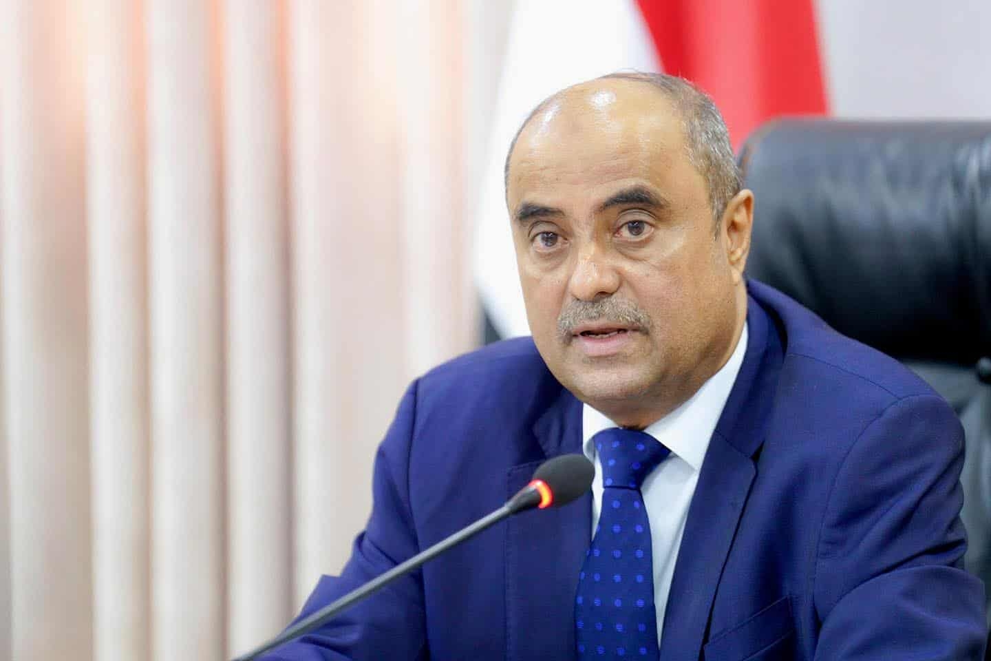 رئيس الوزراء يتابع تطبيع الأوضاع في حضرموت ويطمئن على سير العمل في المؤسسات الخدمية والأمنية