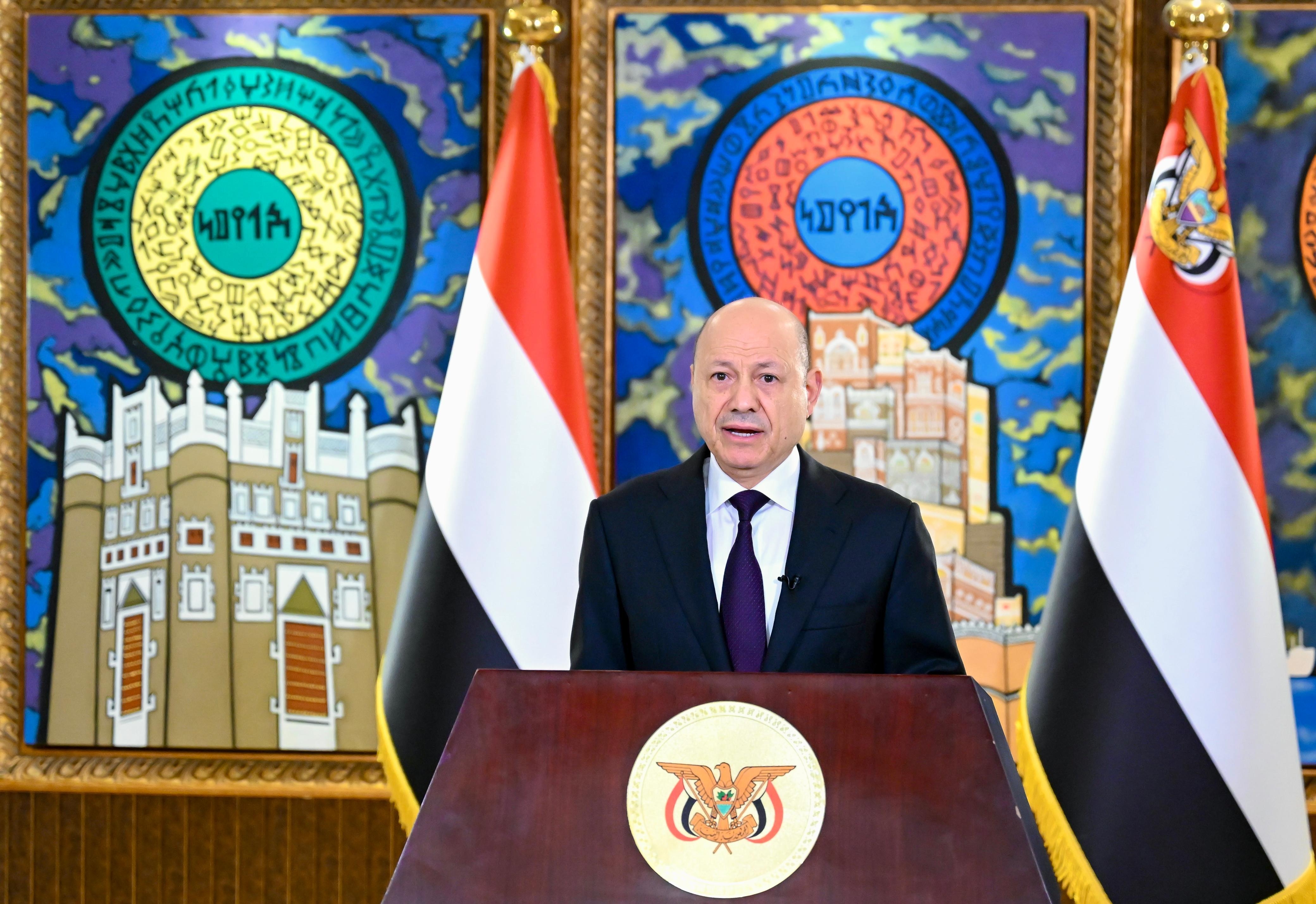 العليمي يعلن تشكيل لجنة عسكرية عليا لقيادة القوات اليمنية واستعادة الدولة سلما أو حربا