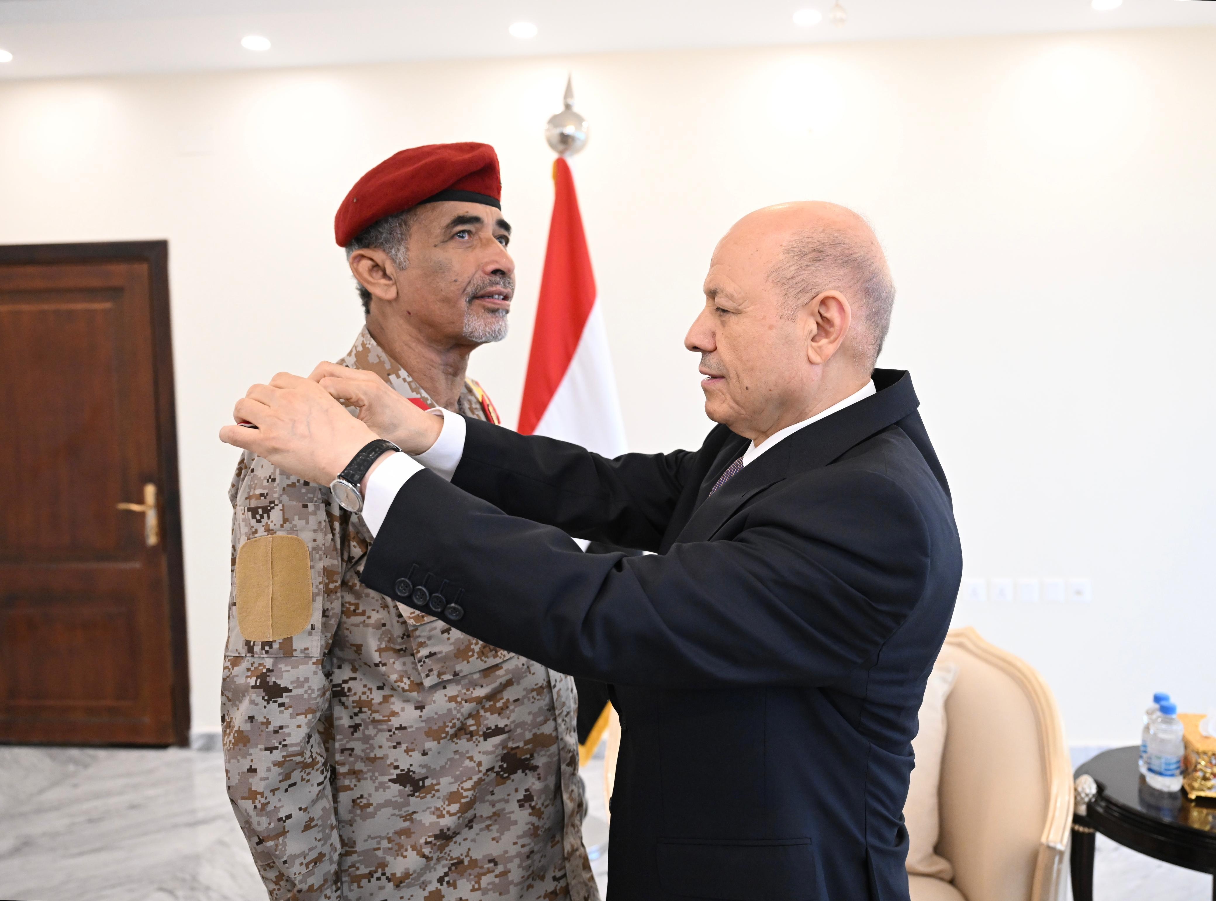 الرئيس العليمي يصدر قرارا بتعيين "محمود الصبيحي" و "سالم الخنبشي" عضويْن في مجلس القيادة الرئاسي